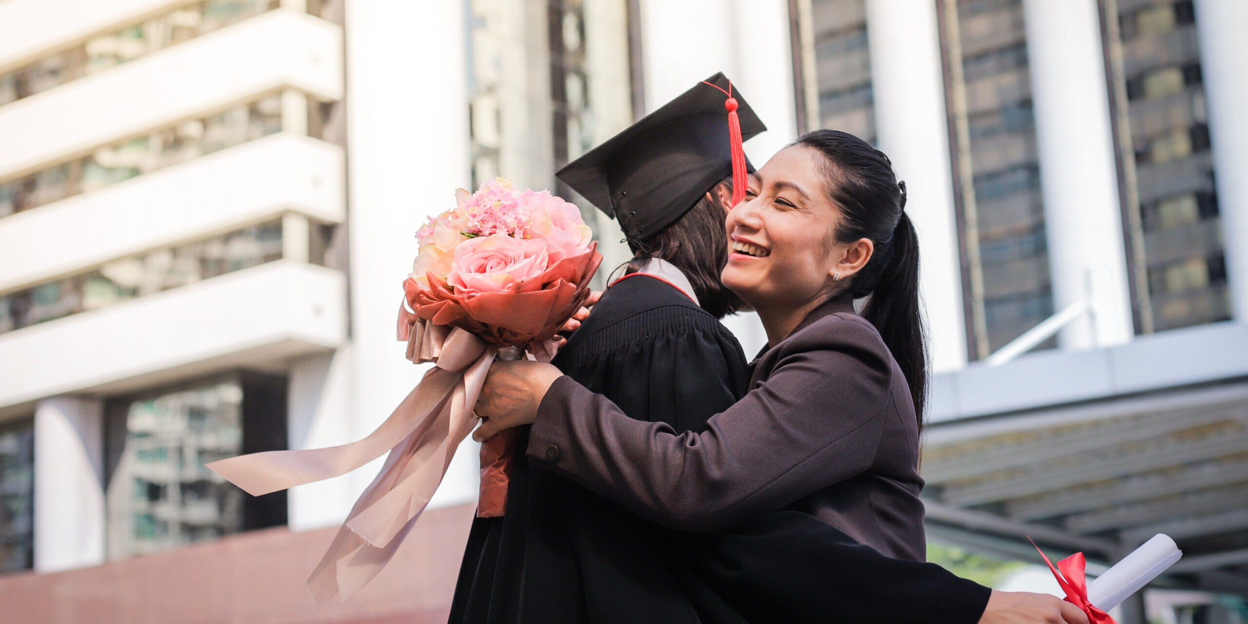 4 Ways to Help Your New Graduate Become Financially Independent
